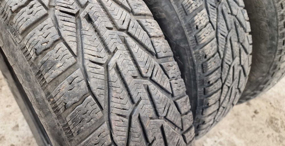 Зимни Гуми 225 65 17 DOT 3520 5мм грайфер