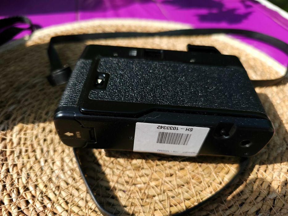 Aparat foto pe film Yashica MF-2  (Aparatul practic pentru lomografie)– Focus Fix, cu Blit, Funcțional + Husă