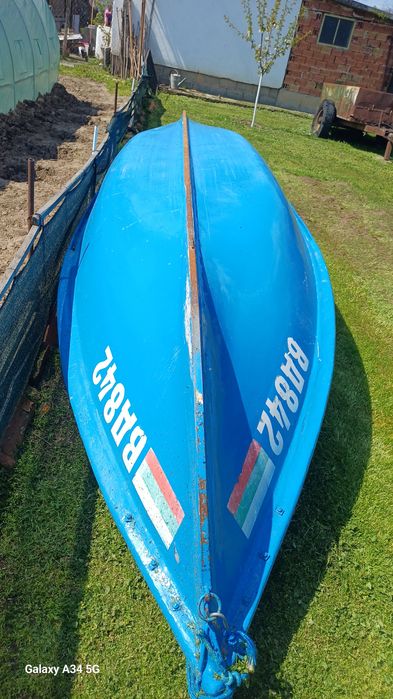 Продавам лодка Тутраканка