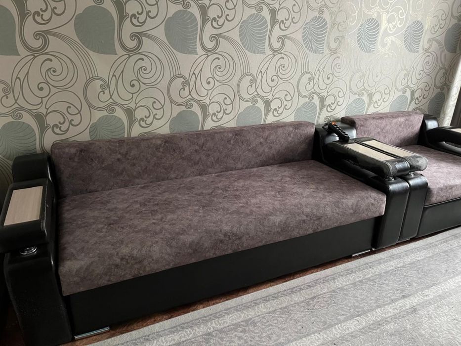 Диван с креслом.