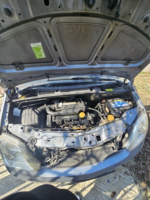Opel Meriva an 2003 motor 1.6 benzina
