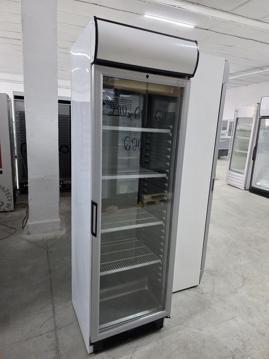 Хладилна витрина 200х60х60