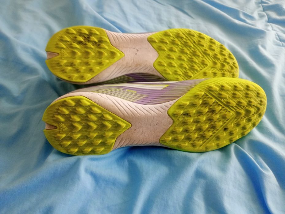 Adidași de fotbal - mărimea 45 1/3