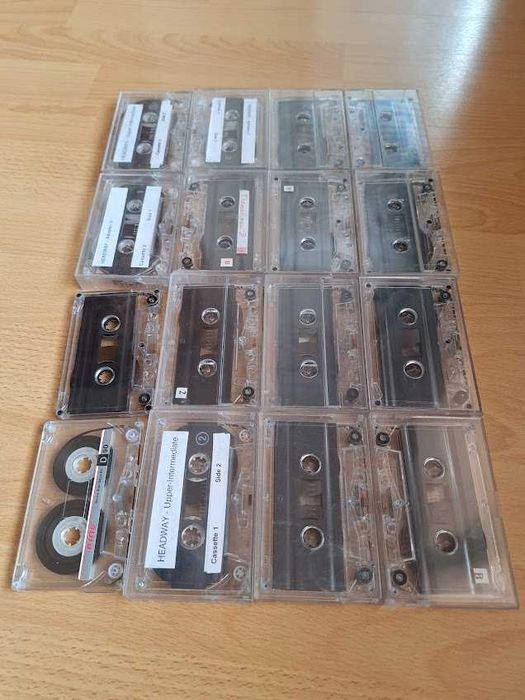 14 броя аудио касети с кутийки, уроци по немски и английски.