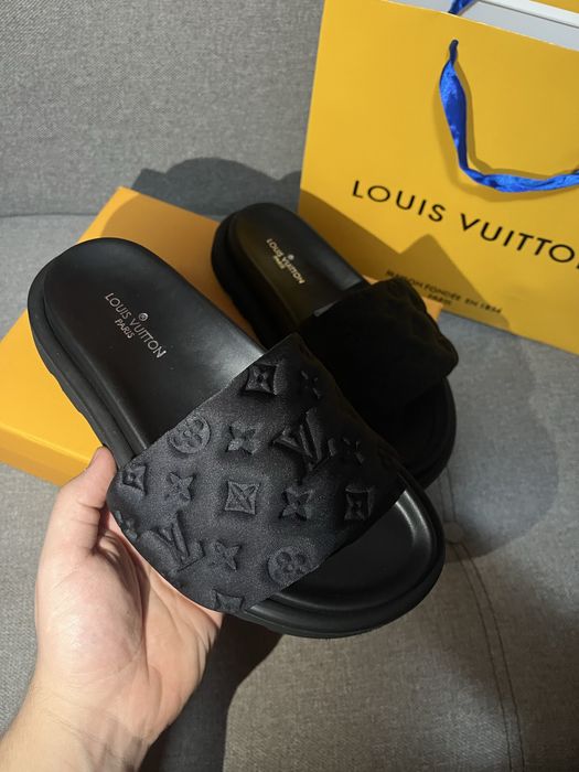 Slapi Louis Vuitton marimea 38 negri/black