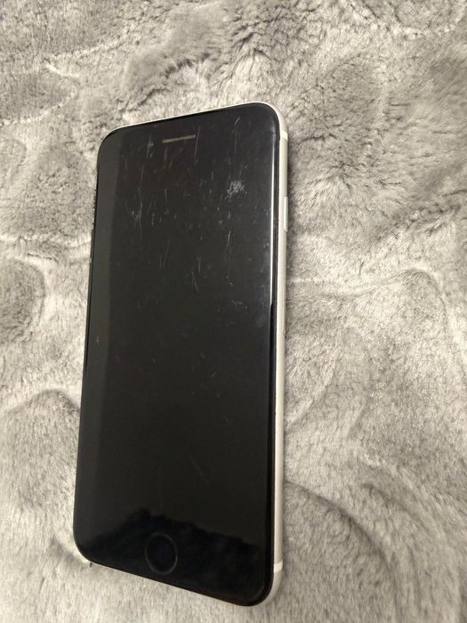 Vand iphone se 2 2020 folosit