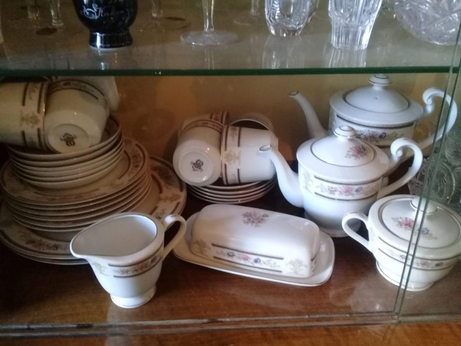 Продам столовый японский (советский) сервиз на 12 персон, ФАРФОР.