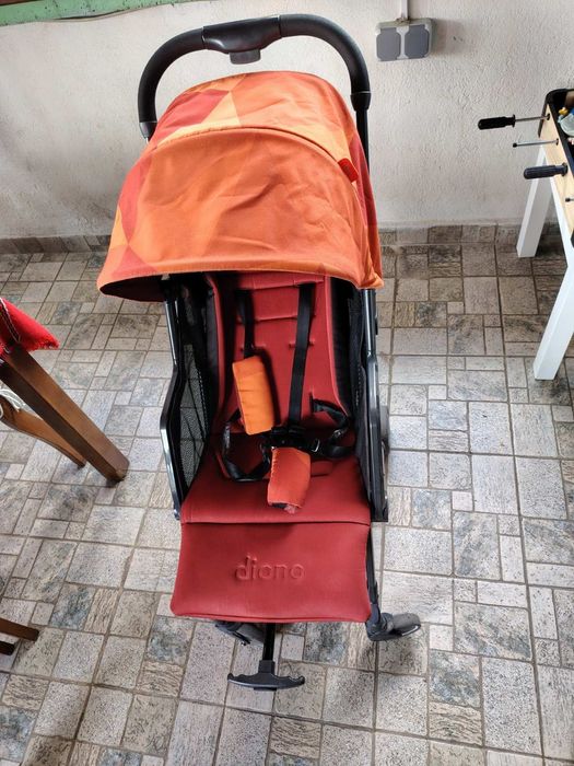 Детска лятна количка Diono към нея има дъждобран и комарник