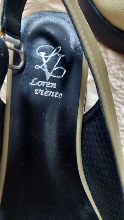 Продаётся женская летняя обувь.