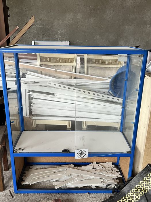 Витрина стеклянная