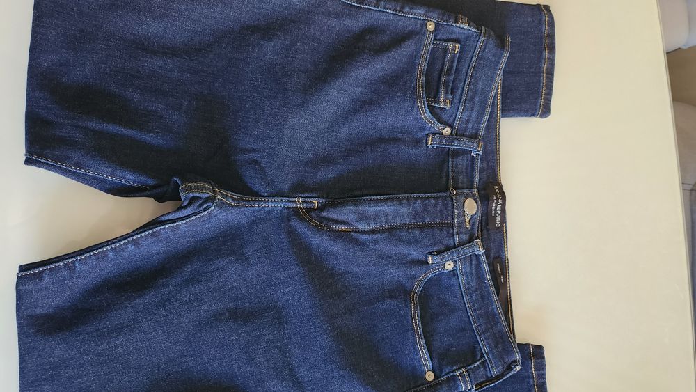 Тъмно сини дънки