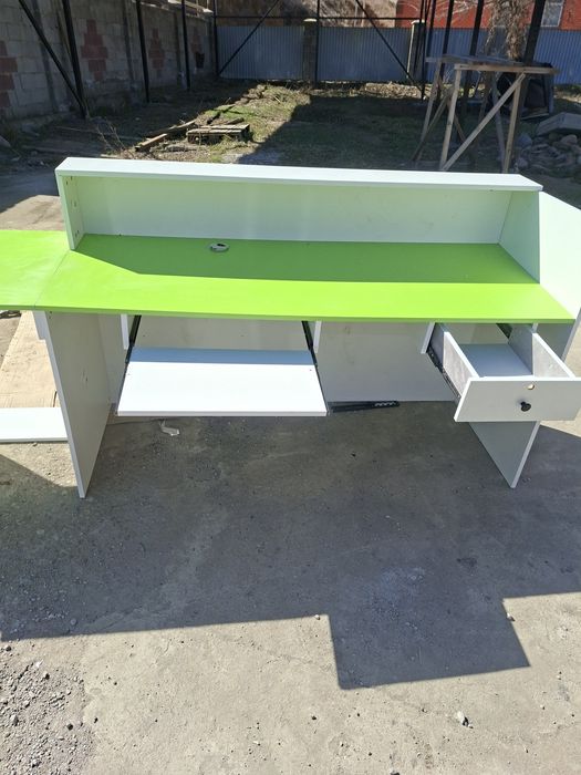 Продам стол для компьютера