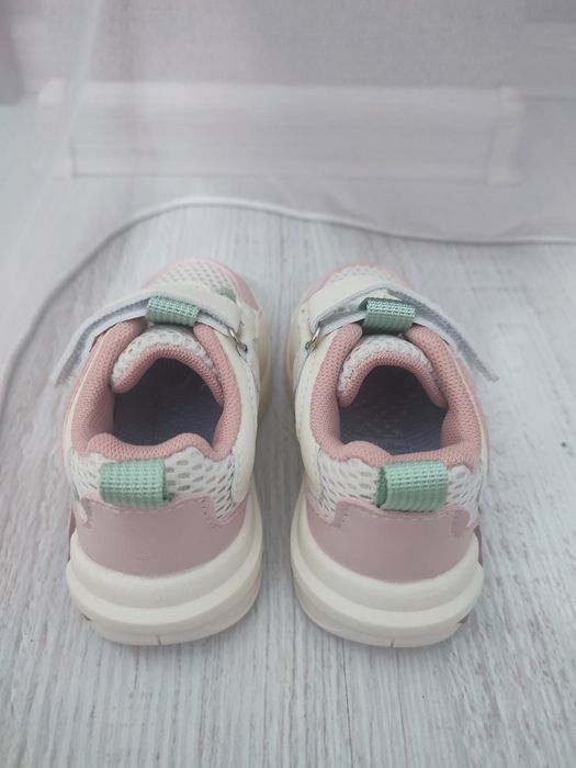 Кроссовки детские