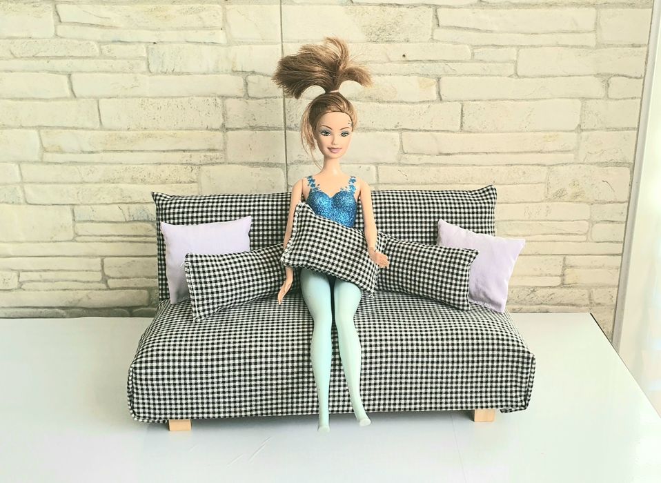 Мини диван за кукла Барби ръчна изработка