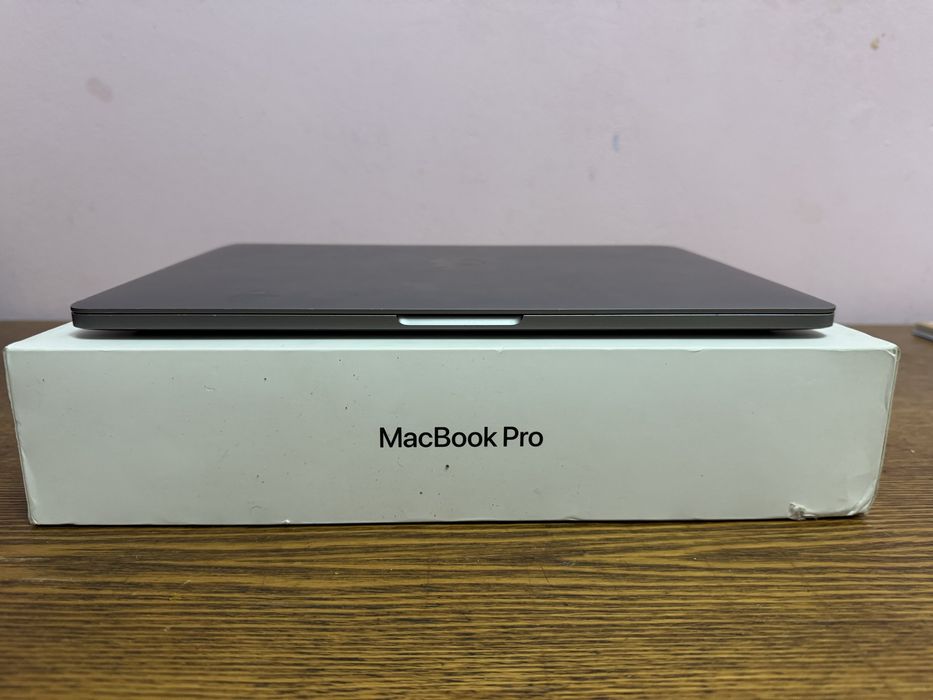 Macbook pro 2020 8/512 srochno