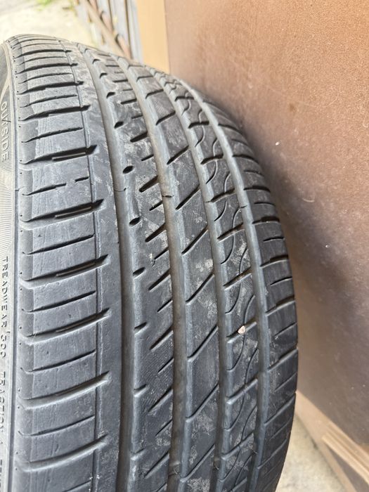 Продам диски с шинами в почтий новом состояний, пробег окола 2000 тыся