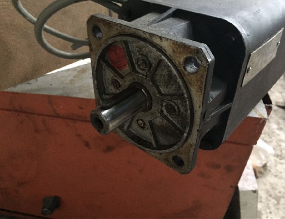АС серво двигател SIEMENS и Fanuc