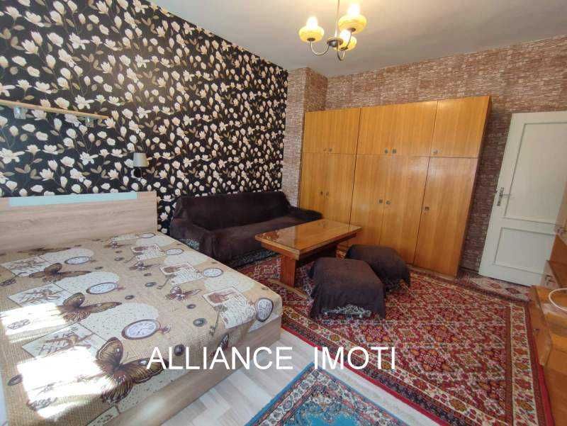 Дава се под наем Двустаен апартамент в София, Оборище - 72 кв.м за 459 € - Снимка #1