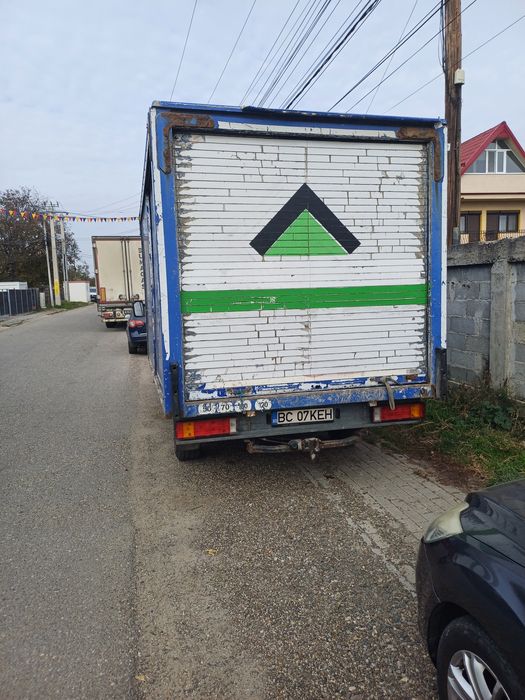 Vând Mercedes sprinter