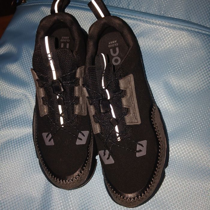 On cloud  30 cm branț 46 marime.