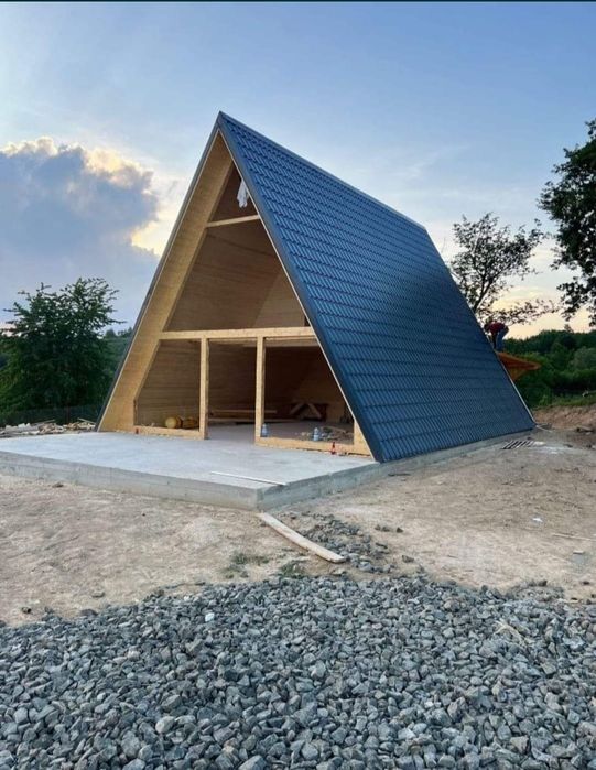 Case pe structură metalică sau lemn tip A-Frame