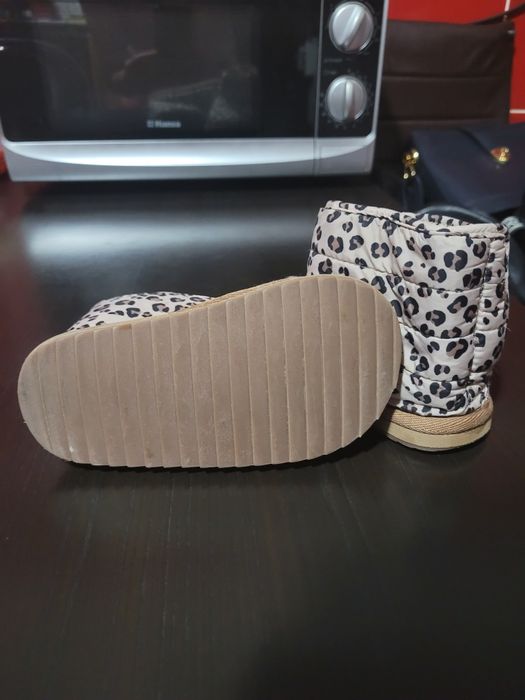 Vand cizmulite pt fetite H&M
