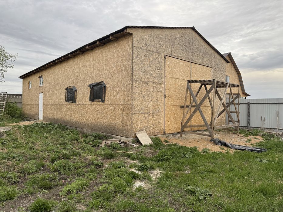 Продам участок с ангаром