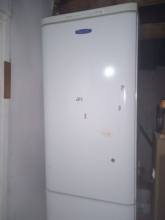 Продам двухкамерный холодильник Бирюса