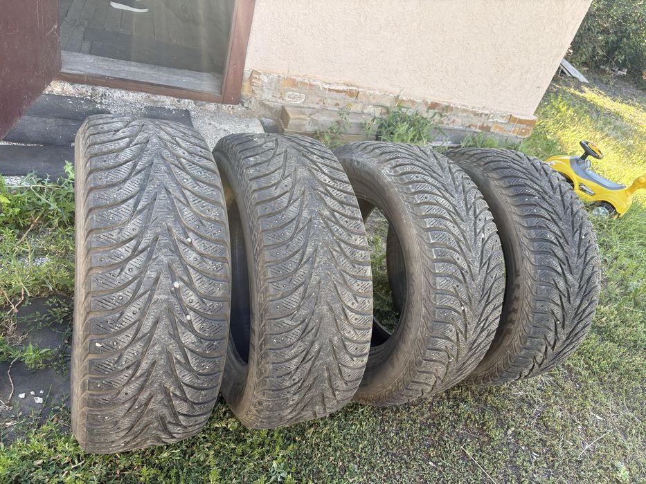 Yokohama Ice Guard Stud  285/60R18