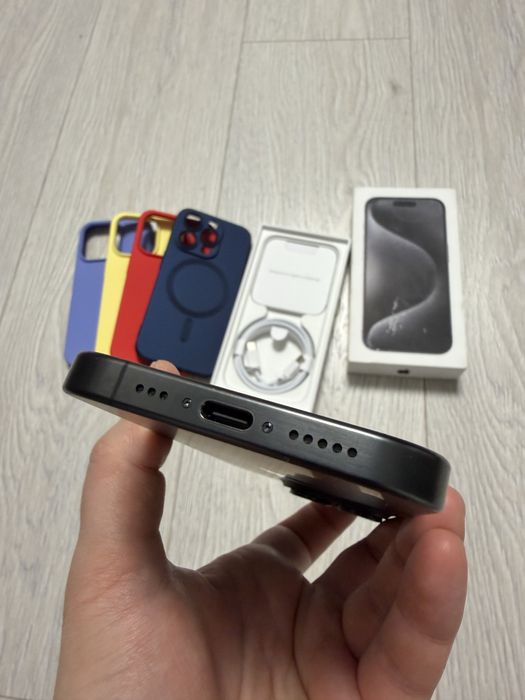 Iphone 15 Pro 128 gb cu garantie, impecabil