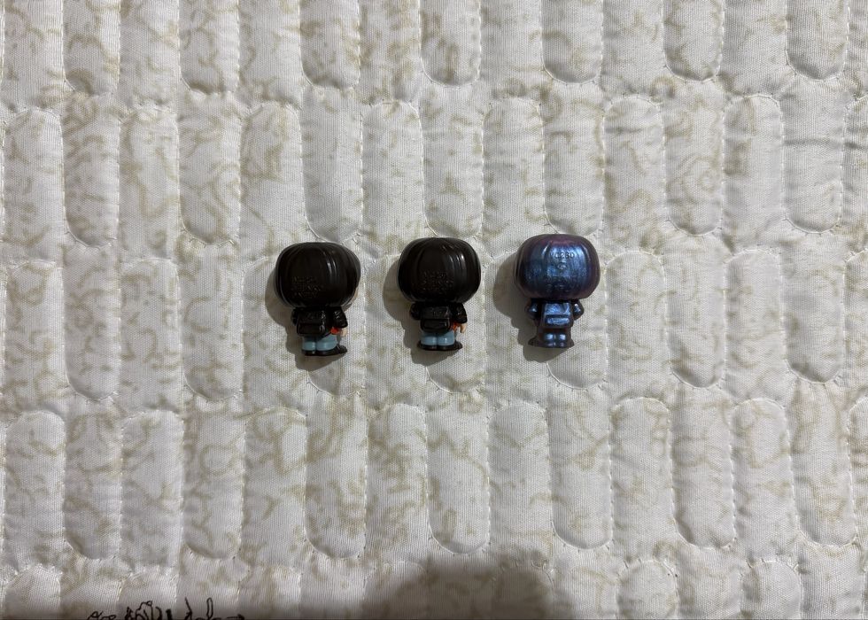 продам фигурку kinder joy, коллекция «очень странные дела»