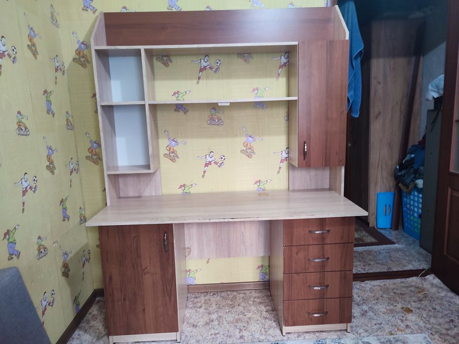 Продам стол компьютерный