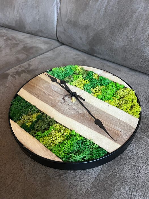 Стенен часовник от дърво, желазо и мъх 30 см.