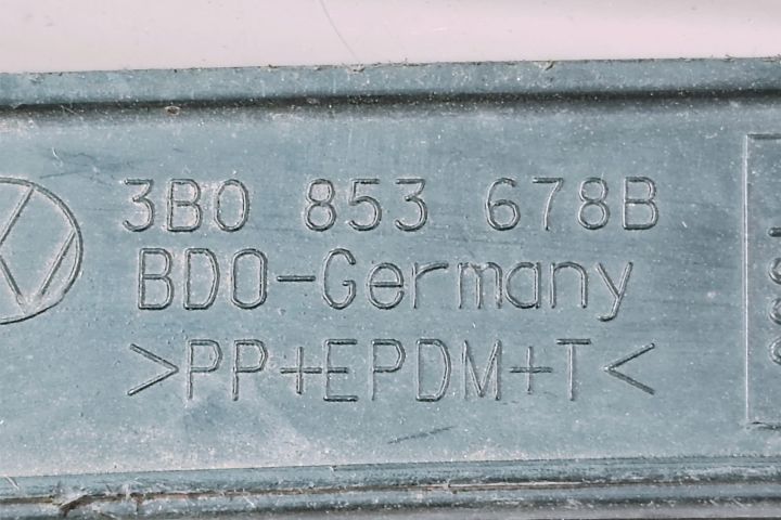 Grila dreapta 3B0853678B Volkswagen VW Passat B5