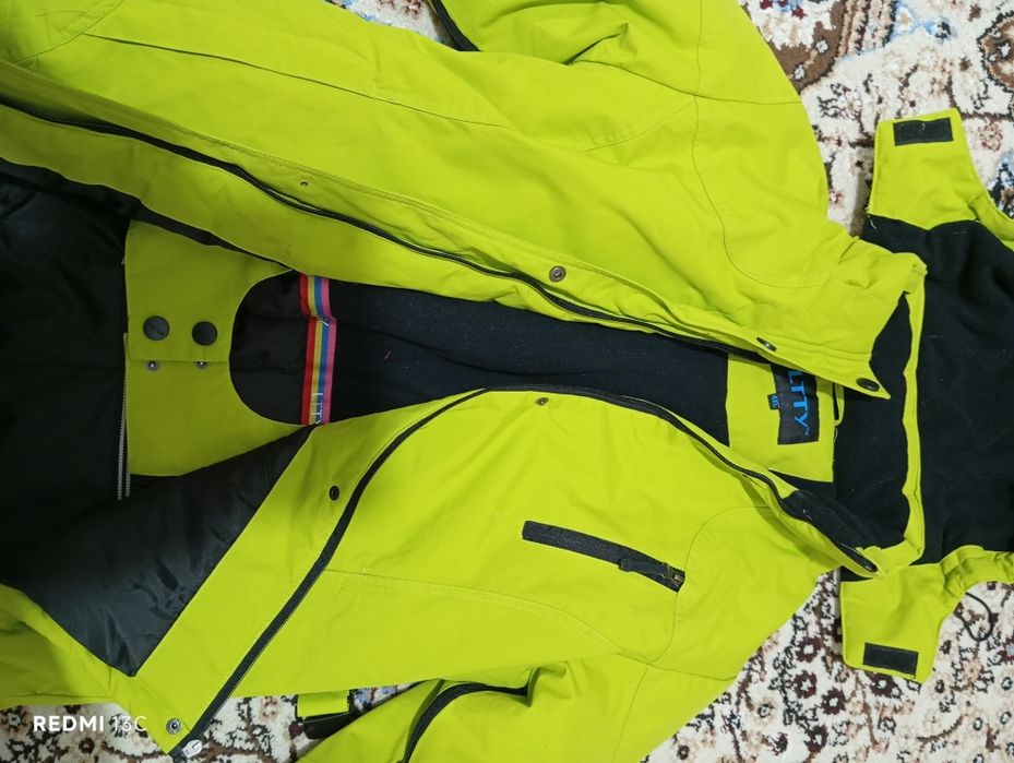 Продаю женскую куртку