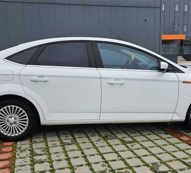 FORD  2010 — imagine 5