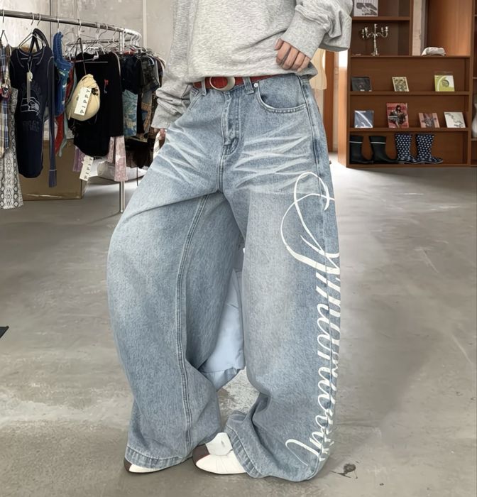 джинсы новые с принтом