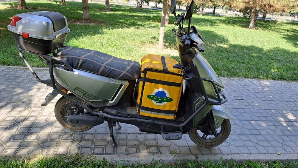 Skuter sotiladi  tezligi 80 ga chiqadi bir zaryadi 100 kmga yetadi