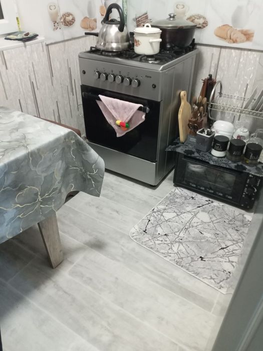 1 xona 3-etaj  4-mkrn yangi remontli 20.500$ srochno