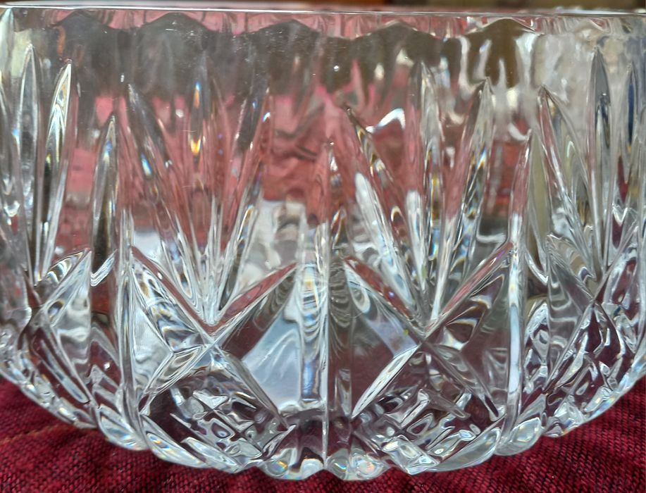 Продаются хрустальные вазы.