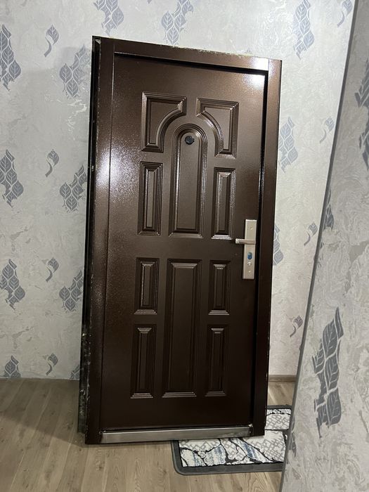 Kirish eshidi sotiladi