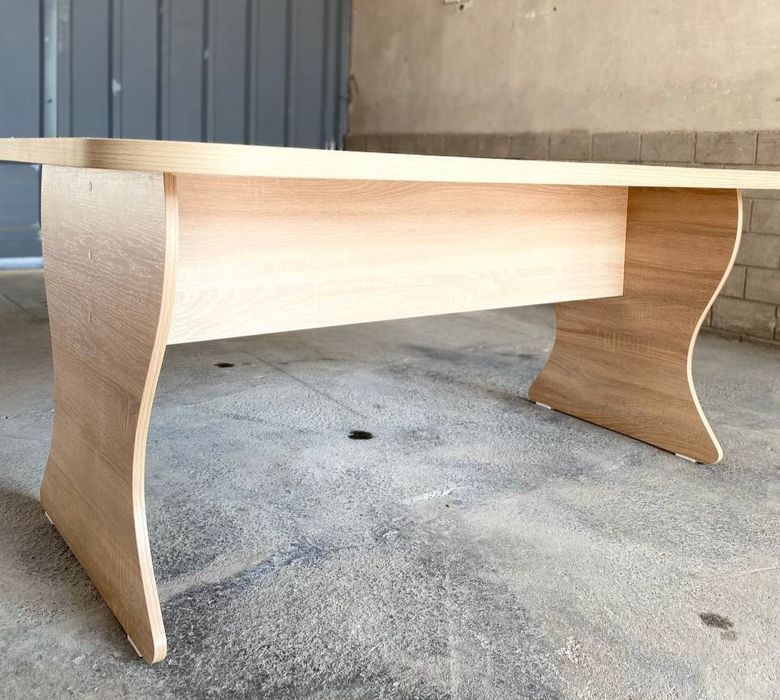 Jurnalniy stol sotiladi.