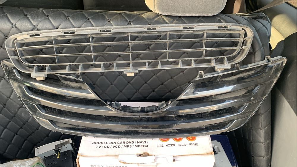 Решётка капота