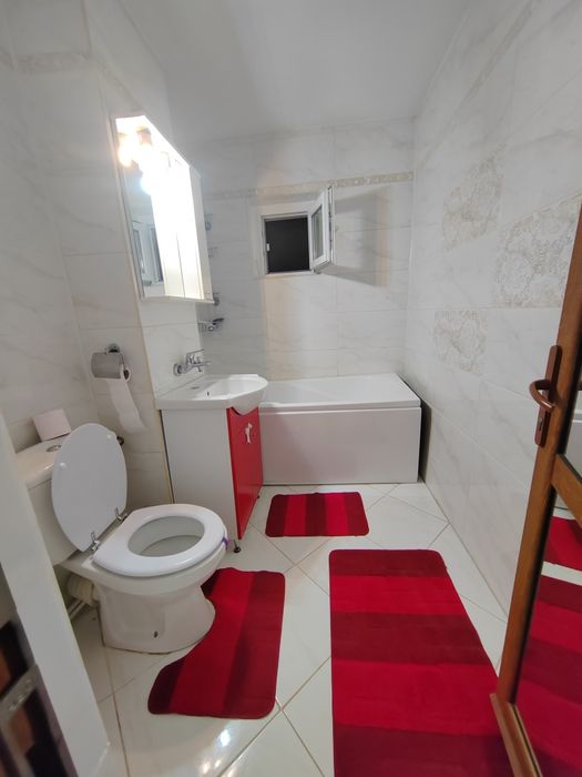 Închiriez apartament 2 camere - Bd. Roman  Mușat