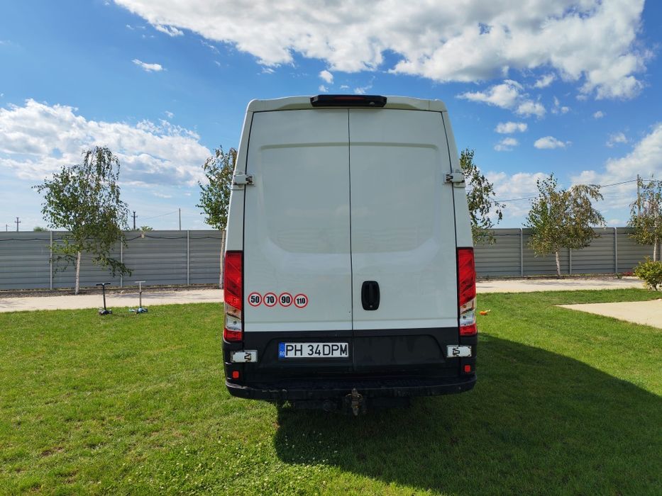 Vand Iveco ab 2017 ,7 locuri.