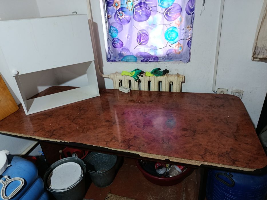 Шифонер, столы на кухню