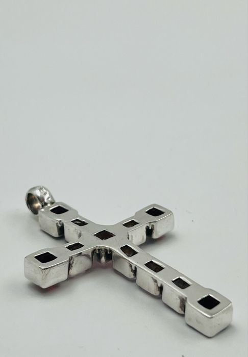 Сребърен кръст с полускъпоценни камъни