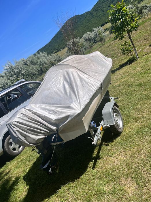 Barcă cu motor 28cp