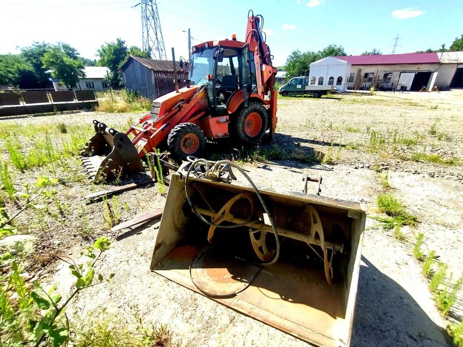 Buldoexcavator FIAT kobelko 4x4 fb 110.2 schimb cu Duba/auto/teren