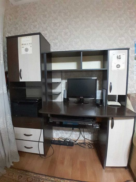 Продам компьютерный стол